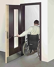 T�r rollstuhlgerecht umgebaut